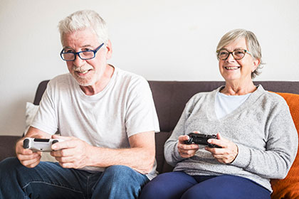 senior-couple-gaming