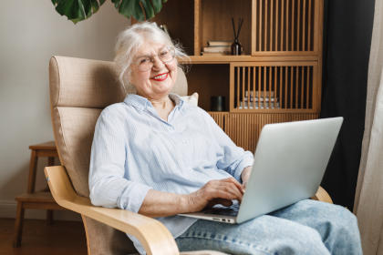 senior-laptop