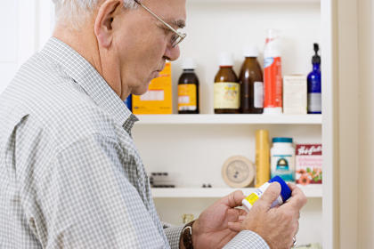 senior-medicine-cabinet